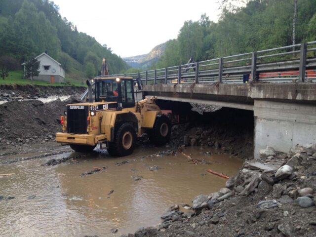 Hjullaster under bro